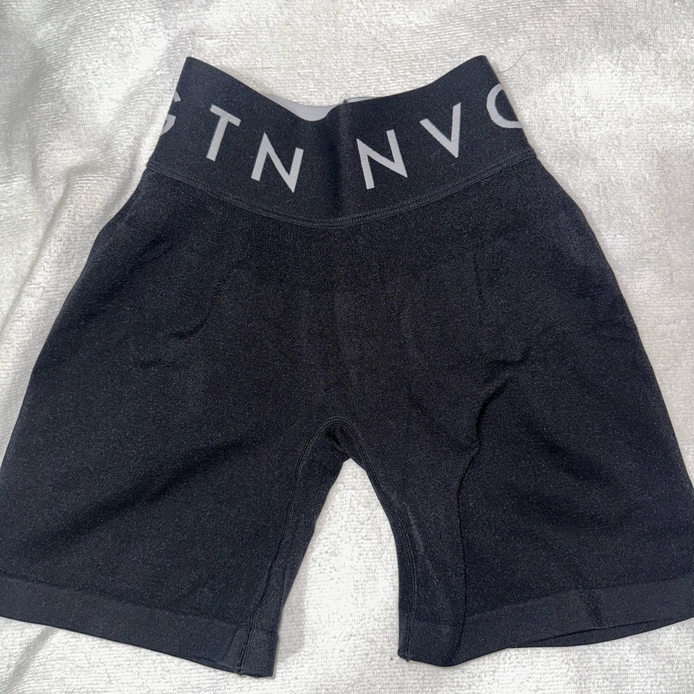Small NVGTN black sport seamless short